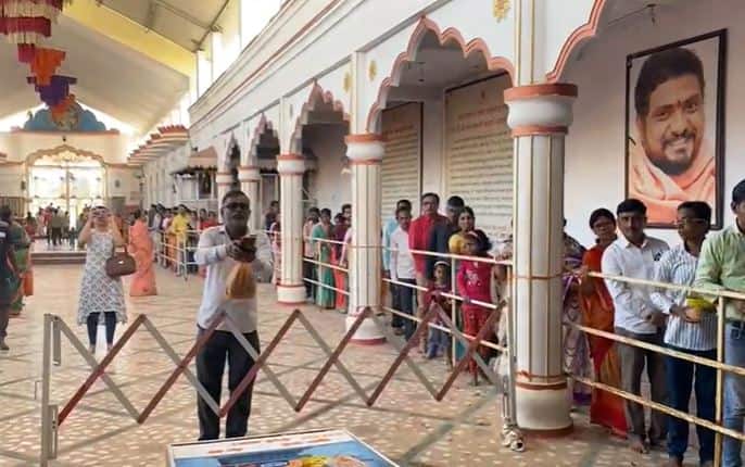 परभणीतील पारदेश्वर हे देशातील सर्वात मोठ्या पाऱ्याचे शिवलिंग मंदिर आहे. दरवर्षी महाशिवरात्रीनिमित्त या ठिकाणी भाविकांची मोठी गर्दी होत असते. यावर्षी देखील मोठी गर्दी झाली आहे.