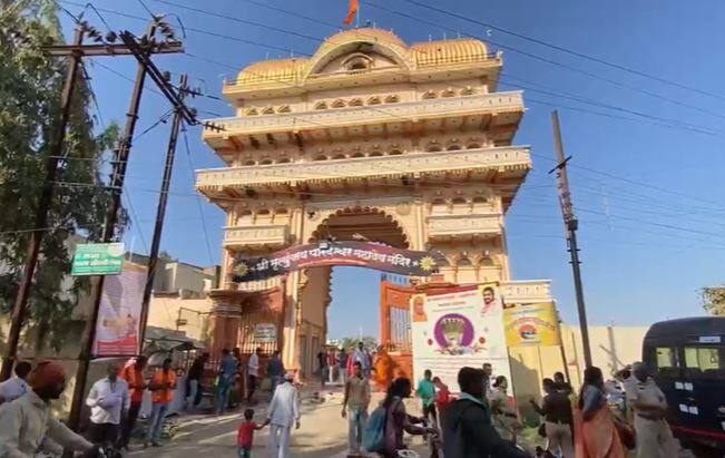 परभणीतील पारदेश्वर महादेव मंदिर हे पाऱ्यापासून बनलेले राज्यातील एकमेव मंदिर असून देशातील सर्वात मोठे मंदिर आहे