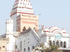 एटा के प्राचीन कैलाश मंदिर में दिखी महाशिवरात्रि की धूम, प्रशासन ने किए सुरक्षा के सख्त इंतजाम