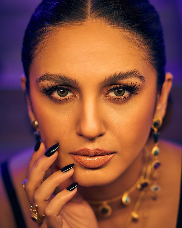 Huma Qureshi also went for a bold makeup look
