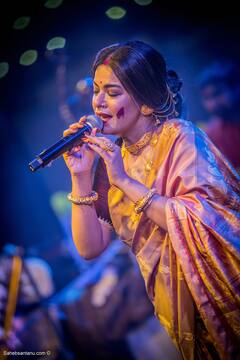 Iman Chakraborty: দেখতে দেখতে সাতে পা, নাচ-গান-রঙে ভরপুর ইমন চক্রবর্তীর 'বসন্ত উৎসব'