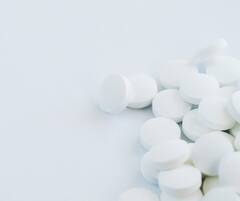 पीरियड्स के जिद्दी दाग कपड़े से हटाना होता है मुश्किल...इन क्लीनिंग हैक्स को अपनाएं