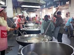 Mahashivratri 2023 : शिर्डीत भक्तांसाठी महाशिवरात्रीनिमित्त साडे पाच टन साबुदाणा खिचडीचा महाप्रसाद