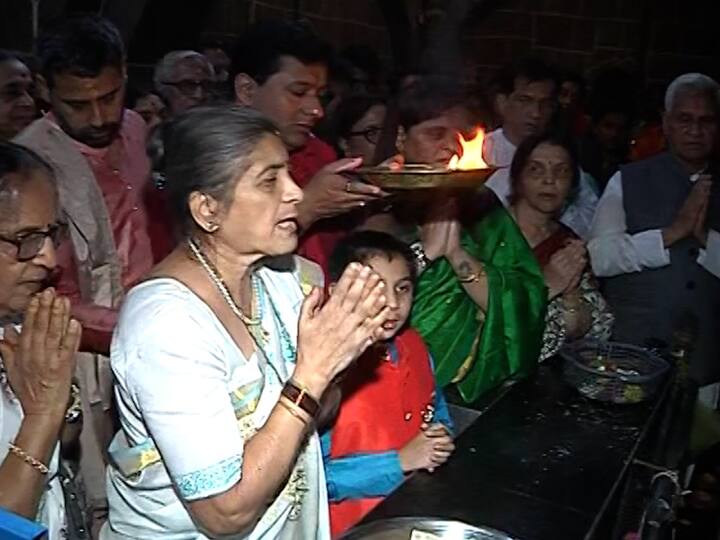 याच मंदिरात केंद्रीय गृहमंत्री अमित शहा देखील आज रात्री दर्शनाला येणार आहेत.