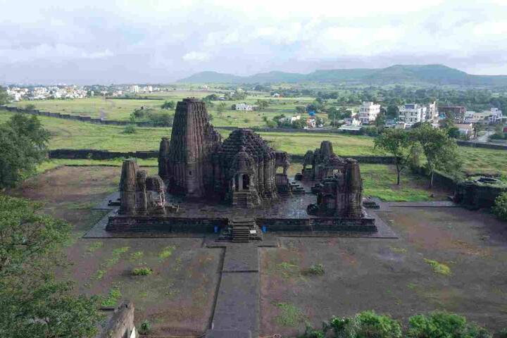 नाशिक जिल्ह्यातील सिन्नर येथे गोंदेश्वर महादेवाचे अति प्राचीन मंदिर आहे. मंदिरास राष्ट्रीय संरक्षित स्मारक म्हणून 1909 साली घोषित केलेले आहे.