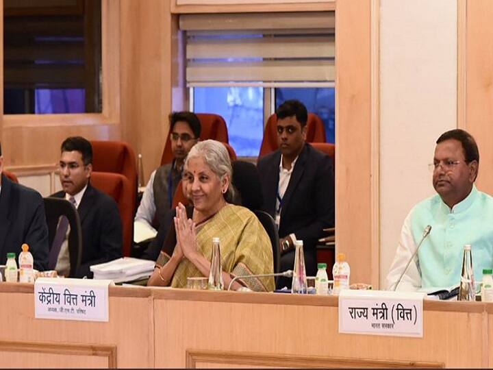 GST Council Meeting is underway FM Nirmala Sitharaman chairs the meeting GST: जीएसटी काउंसिल की बैठक जारी, पान मसाला और पेंसिल शार्पनर पर टैक्स रेट में बदलाव की संभावना