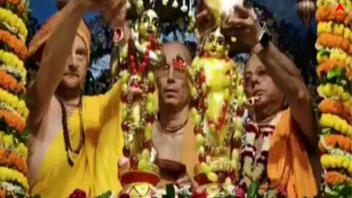 বিশ্বের প্রায় ১০০টি দেশ থেকে ৫ হাজার বিদেশী ভক্ত এবং প্রায় লক্ষাধিক ভারতীয় ভক্তরা এসেছেন এই গৌরপূর্ণিমা অনুষ্ঠানে যোগ দিতে।