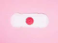 पीरियड्स के जिद्दी दाग कपड़े से हटाना होता है मुश्किल...इन क्लीनिंग हैक्स को अपनाएं