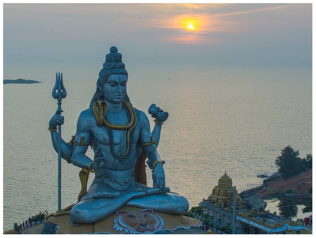 MahaShivratri 2023: यहां अनोखे तरीके से मनाते हैं महाशिवरात्रि, करते हैं एक कपल की शादी और गेस्ट होते हैं 'अघोरी'! Mahashivratri 2023 Newlyweds Get Remarried On Mahashivratri In Bhopal MahaShivratri 2023: यहां अनोखे तरीके से मनाते हैं महाशिवरात्रि, करते हैं एक कपल की शादी और गेस्ट होते हैं 'अघोरी'!