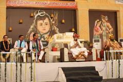 Bageshwar Dham: बागेश्वर धाम में 121 कन्याओं का सामुहिक विवाह, धीरेंद्र कृष्ण शास्त्री के साथ दिखे CM शिवराज, देखें तस्वीरें