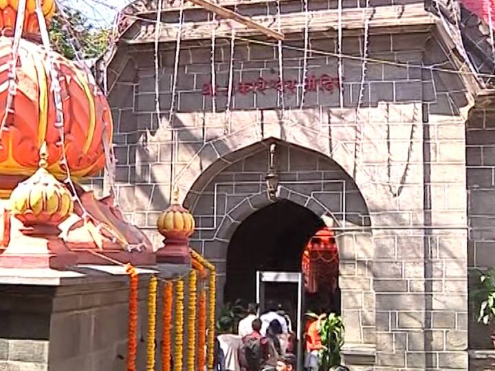 मंदिराला आकर्षक सजावट करण्यात आली आहे.