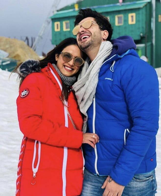 अली गोनी और जैस्मिन भसीन – इस लिस्ट में अली गोनी और जैस्मिन भसीन का भी नाम शामिल है. इनका प्यार भी ‘बिग बॉस सीजन 14’ में शुरू हुआ. लेकिन अभी तक दोनों ने शादी नहीं की है.