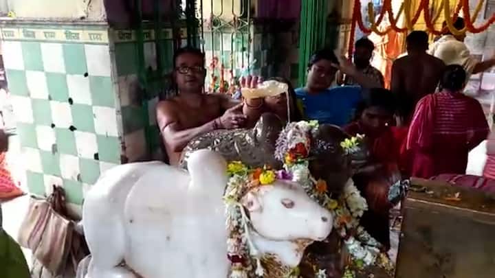 শিবরাত্রী উপলক্ষ্যে চার প্রহরে চারবার পুজো করা হয়। কেউ তার প্রার্থিব মনস্কামনা, সন্ন্যাসী তার জাগতিক মনস্কামনা-সহ যে যার মতো মনস্কামনা জানায় ভোলানাথকে।
