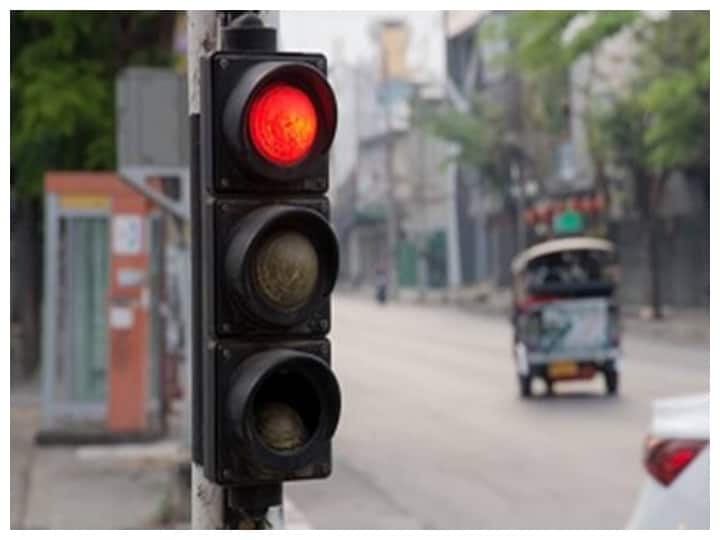 Police decision to keep 127 traffic signals of Ahmedabad closed from 12 noon to 4 pm Ahmedabad: અમદાવાદીઓને ટ્રાફિક સિગ્નલ પર ધોમધખતા તાપમાં નહીં શેકાવું પડે, ઘરે મેમો પણ નહીં આવે, જાણો પોલીસે શું લીધો નિર્ણય