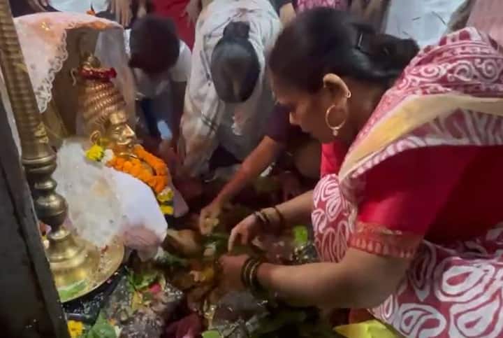 आज राज्यासह देशभरात महाशिवरात्रीचा उत्साह असणार आहे. भगवान शंकराची कृपा लाभावी यासाठी शिवभक्त मनोभावे पूजा करून यादिवशी उपवास करतात.