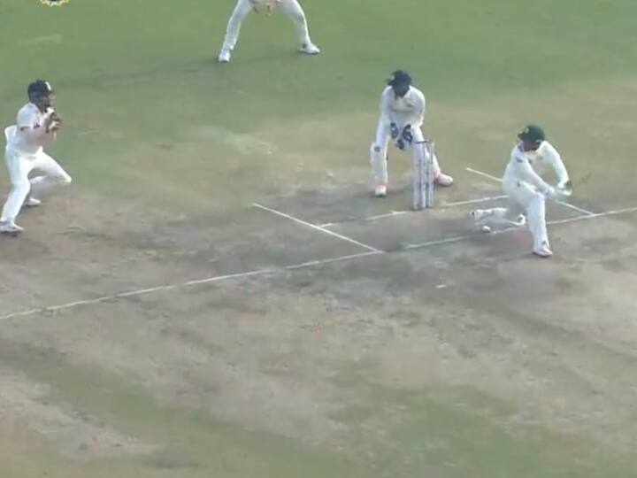 Shreyas Iyer took amazing catch of the series in IND vs AUS 2nd Test and KL Rahul miss the ball in fielding see video Watch: पहले राहुल को नहीं दिखी गेंद और हुआ चौका फिर श्रेयस अय्यर ने पकड़ा सीरीज का बेस्ट कैच!