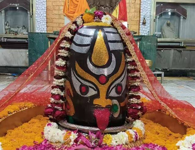 ਇੰਦੌਰ ਦੇ ਪਰਦੇਸ਼ੀਪੁਰਾ 'ਚ ਸਥਿਤ ਗੇਂਡੇਸ਼ਵਰ ਮਹਾਦੇਵ ਮੰਦਰ ਦੇ ਪਾਵਨ ਅਸਥਾਨ 'ਚ 12 ਜਯੋਤਿਰਲਿੰਗ ਦੇ ਨਾਲ-ਨਾਲ ਚਾਰ ਧਾਮਾਂ ਦੀਆਂ ਮੂਰਤੀਆਂ ਸਥਾਪਿਤ ਹਨ।