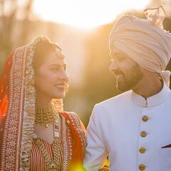 PICS: 'किस्मत पर यकीन नहीं होता..' वेडिंग एनिवर्सरी पर रोमांटिक हुए विक्रांत मेसी, पत्नी के साथ शेयर की अनदेखी तस्वीरें