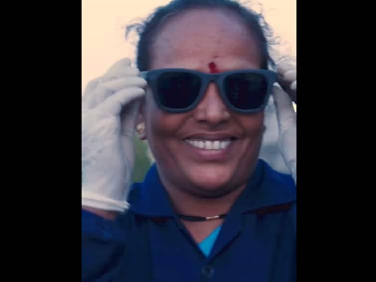 Pune Startup Creates  World First Recycled Sunglasses Made From Discarded Chips Packets Plastic Recycle : चिप्सच्या पॅकेटपासून बनवले सनग्लासेस, पुण्यातील कंपनीचा अनोखा प्रयोग