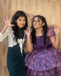 Raveena : குக் வித் கோமாளி செட்டில் குதூகலித்து வரும் இளம் நடிகை ரவீனா!