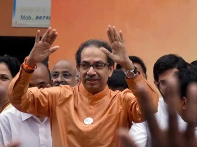 Shiv Sena Symbol Uddhav Thackeray called emergency meeting, MLAs MPs will be present Shiv Sena Symbol: సుప్రీం కోర్టు తీర్పునివ్వకముందే నిర్ణయం తీసుకుంటారా? అంత తొందరెందుకు - ఈసీపై థాక్రే సేన ఫైర్