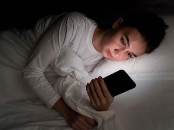सावधान: पूरी रात जागते हैं और दिन में सोते हैं? आपको इन 4 'साइलेंट किलर' बीमारियों का खतरा