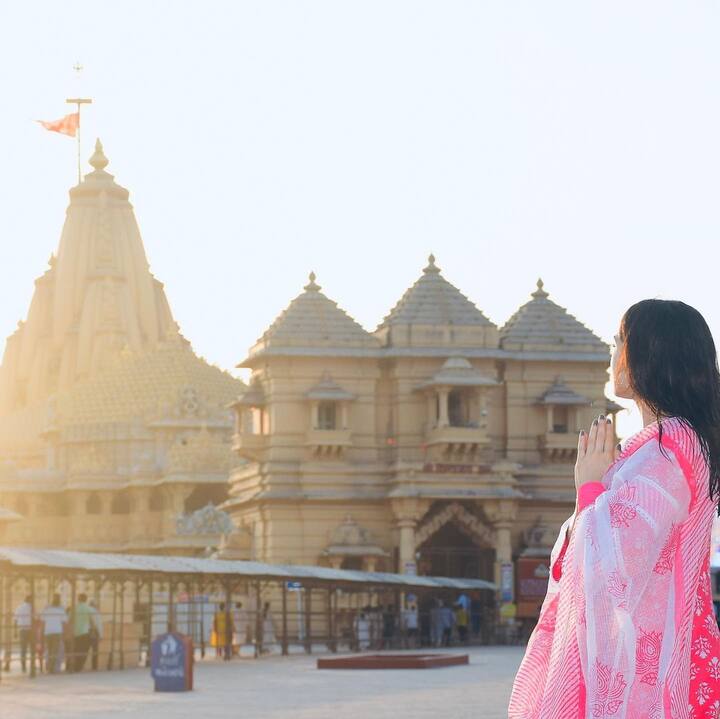 महाशिवरात्रि के पावन पर्व पर सारा अली खान की ये लेटेस्ट तस्वीरें सोशल मीडिया पर बड़ी ही तेजी से वायरल हो रही हैं.