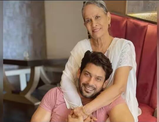 sidharth-shukla-mother-rita-thanks-to-fans-for-showering-love-to-her-watch-video Sidharth Shukla Mother: ਕਿਉਂ ਵਾਇਰਲ ਹੋ ਰਹੀ ਹੈ ਸਿਧਾਰਥ ਸ਼ੁਕਲਾ ਦੀ ਮਾਂ ਦੀ ਇਹ ਵੀਡੀਓ? ਅਦਾਕਾਰ ਨੇ ਪ੍ਰਸ਼ੰਸਕਾਂ ਲਈ ਕਹੀ ਇਹ ਵੱਡੀ ਗੱਲ