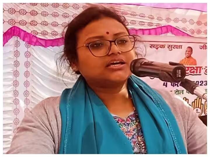 Kanpur Dehat Uttar Pradesh mother daughter burnt to death anti encroachment campaign DM on allegations Kanpur Dehat Case: कानपुर की घटना के बाद डांस वाले वायरल वीडियो पर छलका DM का दर्द, कहा- 'किया गया मेरा...'