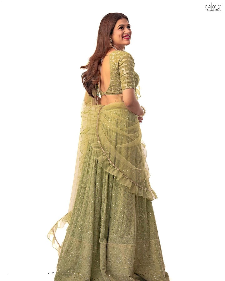 టీవీ షోస్ చేస్తూ ఫుల్ బిజీగా ఉంటోంది ఈ అమ్మడు. Image Credit: Shraddha das/Instagram