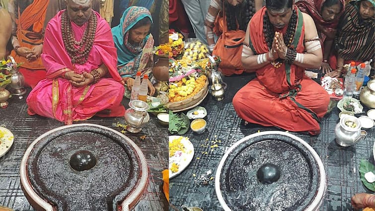 Mahashivratri 2023 Baidyanath Baba Dham people offering prayers to idol Mahashivratri 2023: বৈদ্যনাথ ধামে শিব ছুঁলে অনুভূত হয় রাবণের আঙুলের চিহ্ন! দ্বাদশ জ্যোতির্লিঙ্গে শুরু বিশেষ পুজো