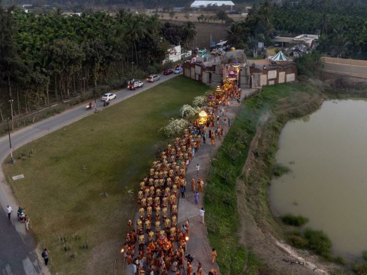 Isha Yoga: 7 மாவட்டங்கள், 500 கிராமங்கள்..! பல்லக்கில் ஈஷாவிற்கு பவனி வந்த அறுபத்து மூவர்!