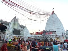 Happy Mahashivratri 2023: ফুল-বেলপাতায় বৈদ্যনাথ ধামে শিবরাত্রির বিশেষ পুজো, দেখুন ছবিতে