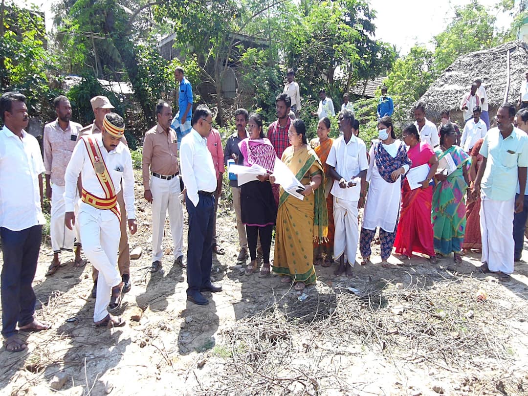 ABP NADU IMPACT mayiladuthurai kaduvetti Villagers wandering for drinking water problem TNN ABP NADU IMPACT: தண்ணீருக்காக அல்லல்படும் மக்கள்; ஏபிபி நாடு செய்தி எதிரொலியால் ஆட்சியர் நடவடிக்கை