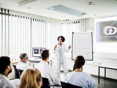 घर बेचकर बच्चों को बनाना पड़ेगा डॉक्टर! मेडिकल की पढ़ाई इतनी ज्यादा हो गई है महंगी