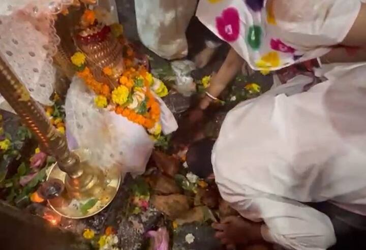 महाशिवरात्रीचे व्रत केल्याने महादेवाच्या आशीर्वादासोबत सुख संपत्ती धन लाभते असे सांगितले जाते. आज देशभरात महाशिवरात्रीनिमित्त विविध धार्मिक व सांस्कृतिक कार्यक्रमांचे आयोजन मोठ्या प्रमाणात केले जाते.