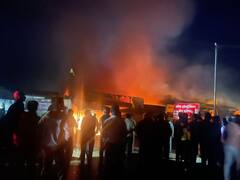 Indapur Fire:इंदापुरात भीषण आग; मुख्य पेठेतील दुकानं आगीच्या भक्ष्यस्थानी