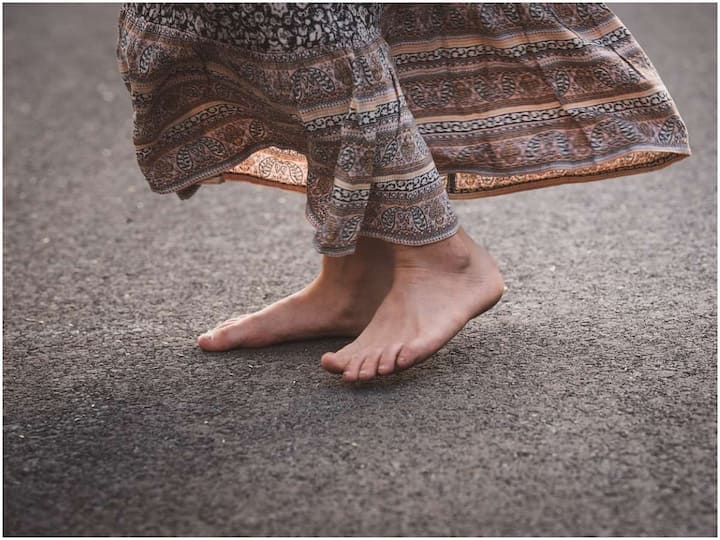 Why do feet crack? Here are some home tips to reduce them పాదాలకు పగుళ్లు ఎందుకు వస్తాయి? వాటిని తగ్గించే ఇంటి చిట్కాలు ఇవిగో