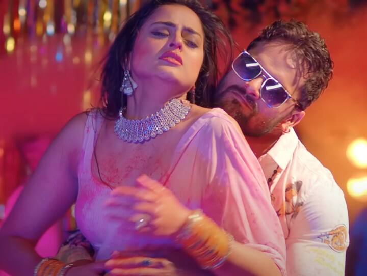 Khesari Lal Yadav And Yamini Singh Romantic Video song garam godam Going viral on internet Yamini Singh के साथ 'गरम गोदाम' में इश्क लड़ाते दिखे Khesari Lal Yadav, होली से पहले ही प्यार के रंग में भीग गए एक्टर