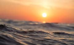 First Sunrise: ভোর ভোর ঘুম ভাঙে কোমল আলোর স্পর্শে, প্রথম সূর্যোদয় দেখার সৌভাগ্য কোন দেশের জানেন!