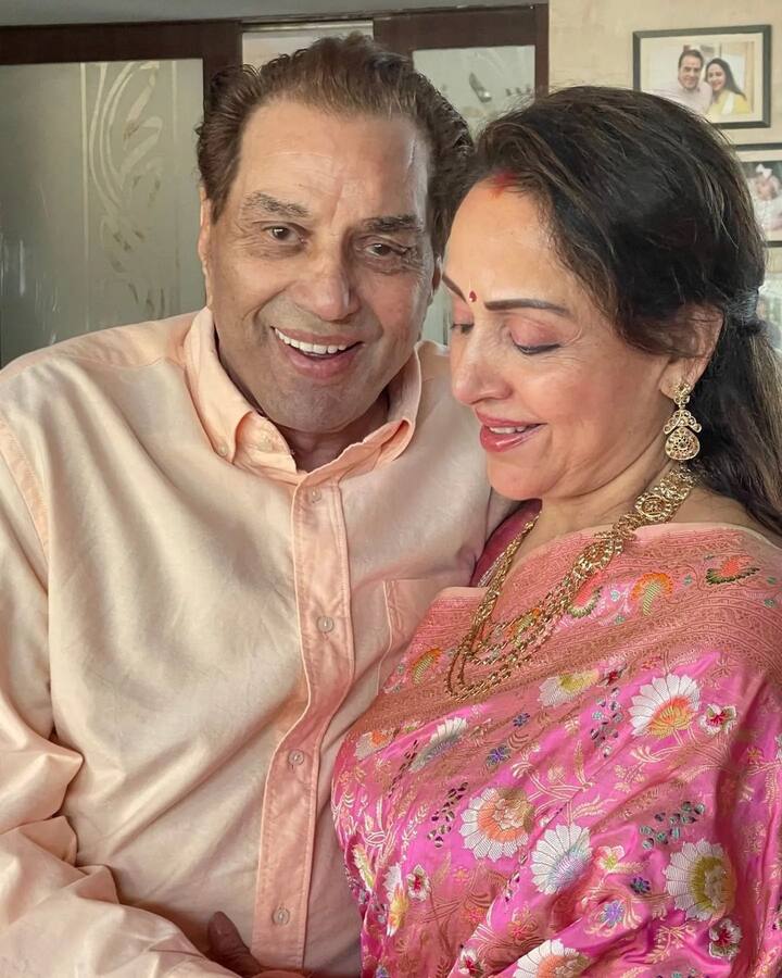 मैंने शादी के बाद कभी भी धर्मेंद्र को इस बात को लेकर परेशान नहीं किया का वह पहले से ही शादीशुदा है. हम आज भी एक दूसरे से काफी कदर और प्यार करते हैं. आप छोटी-छोटी बातों पर अपने पसंदीदा शख्स को टॉर्चर नहीं कर सकते.