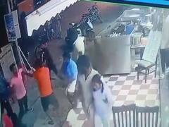 Crime : ”வெஜிடேரியன் ஹோட்டல்னா, சிக்கன் ரைஸ் கொடுக்கமாட்டியா”: வம்புசெய்த செய்த ஊர்காவல் படையினர்