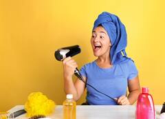 Hare Care Tips: गीले बालों के साथ भूल कर भी ना करें ये काम...हो सकती हैं आप गंजेपन की शिकार