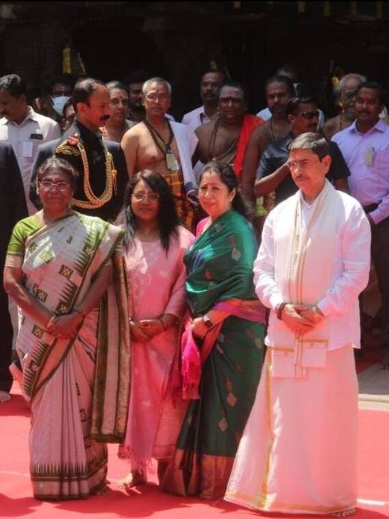 குடியரசு தலைவருக்கு பூரண கும்ப மரியாதையுடன் தடபுடல் வரவேற்ப்பு!