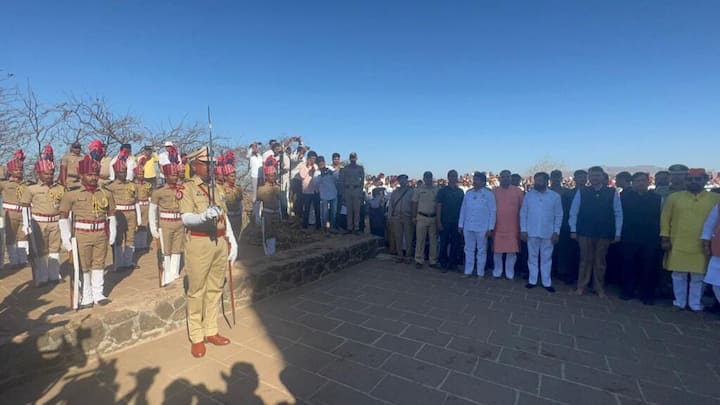 यावेळी शिवभक्तांनी साहसी खेळ दाखवले.