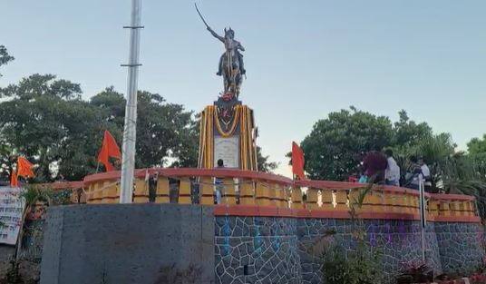 प्रतापगड गिरिदुर्ग प्रकारातील गड असून सह्याद्रीच्या रांगांमध्ये जावळीच्या खोऱ्यात घनदाट जंगलात प्रतापगड हा किल्ला बांधण्यात आला आहे.