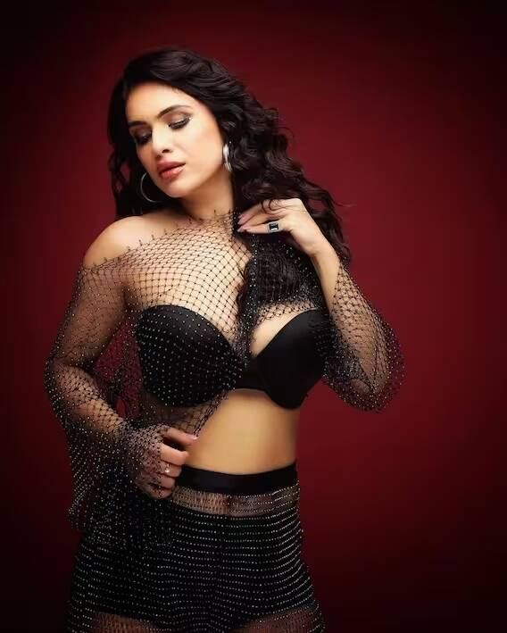 Neha Malik PIcs: બ્લેક બિકીનીમાં ફરી એકવાર જોવા મળ્યો નેહા મલિકનો સૌથી બૉલ્ડ અવતાર, આ વખતે ભોજપુરી એક્ટ્રેસ નેહા મલિકે બ્લેક બિકીની સાથે જાળીદાર ટૉપ પહેરીને આપ્યા સિઝલિંગ પૉઝ, જુઓ વાયરલ થયેલી તસવીરો....