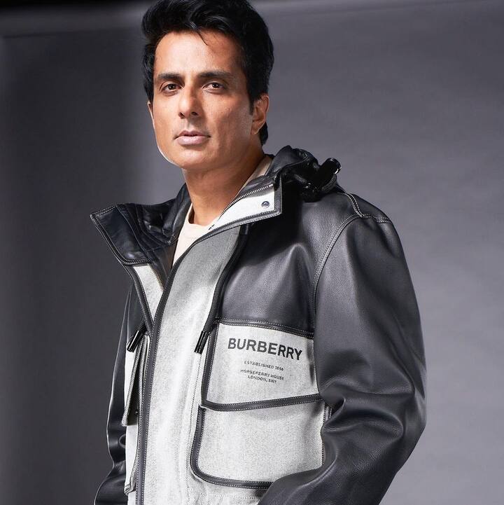 सोनूनं शेअर केलेल्या या पोस्टनं अनेकांचे लक्ष वेधले. अनेक नेटकऱ्यांनी सोनूच्या पोस्टवर लाइक्स आणि कमेंट्सचा वर्षाव केला आहे. (Sonu Sood/ instagram)