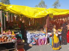 कुबेरेश्वर धाम में धर्म के नाम पर व्यापार, पंडित प्रदीप मिश्रा के भाई छोटी-छोटी दुकानों से वसूलते हैं मोटी रकम