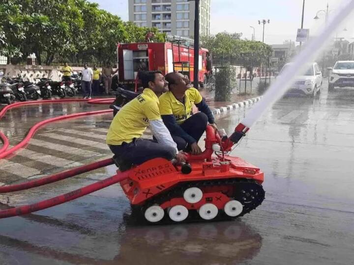 Kota Fire Fighting Robot will extinguish tell situation by help of sensors ann Fire Fighting Robot: सीढ़ियों पर चढ़कर आग बुझाएगा रोबोट, सेंसर के जरिए बताएगा फायर और धुएं की स्थिति